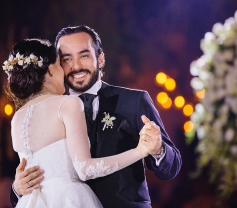 novio sonriendo - boda en museo de arte virreinal puebla